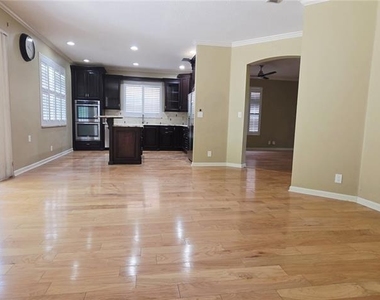 230 W Tarrington Drive - Photo Thumbnail 3
