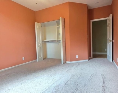 230 W Tarrington Drive - Photo Thumbnail 6