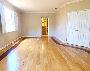 230 W Tarrington Drive - Photo Thumbnail 5