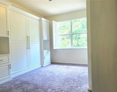 230 W Tarrington Drive - Photo Thumbnail 7