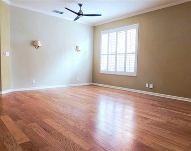 230 W Tarrington Drive - Photo Thumbnail 2