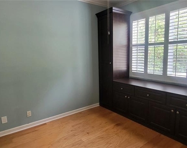 230 W Tarrington Drive - Photo Thumbnail 8