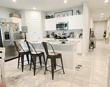 1121 Lexington Lane - Photo Thumbnail 9
