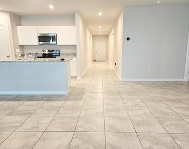 1121 Lexington Lane - Photo Thumbnail 8