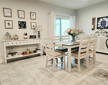 1121 Lexington Lane - Photo Thumbnail 10