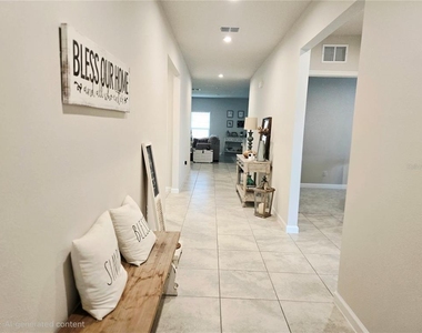 1121 Lexington Lane - Photo Thumbnail 3