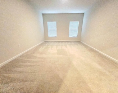 1121 Lexington Lane - Photo Thumbnail 14