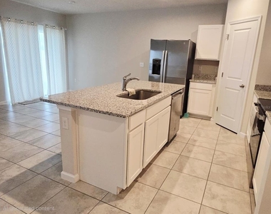 1121 Lexington Lane - Photo Thumbnail 6