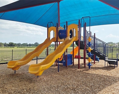1121 Lexington Lane - Photo Thumbnail 25