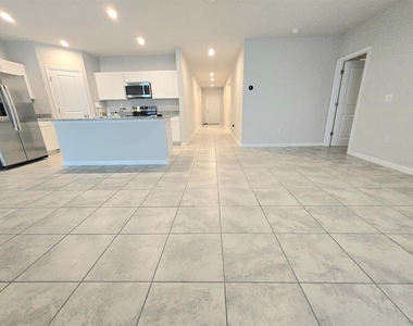 1121 Lexington Lane - Photo Thumbnail 5