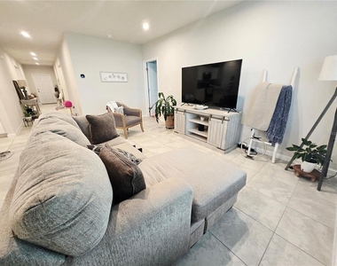 1121 Lexington Lane - Photo Thumbnail 12