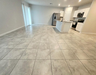 1121 Lexington Lane - Photo Thumbnail 11