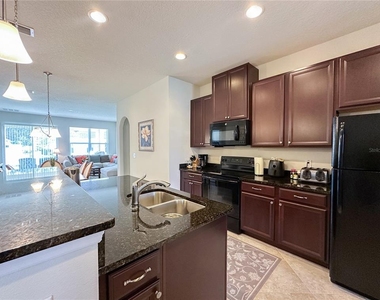 720 Parkmont Place - Photo Thumbnail 7