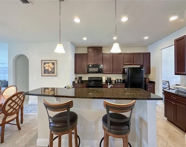 720 Parkmont Place - Photo Thumbnail 2