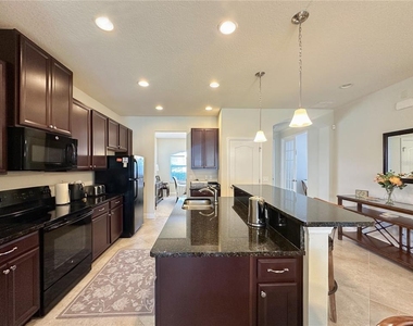 720 Parkmont Place - Photo Thumbnail 5