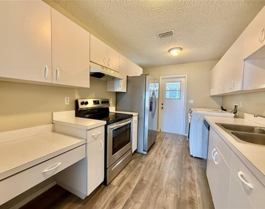 350 Winter Ridge Boulevard - Photo Thumbnail 5