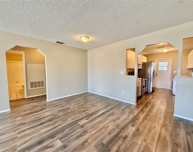 350 Winter Ridge Boulevard - Photo Thumbnail 4