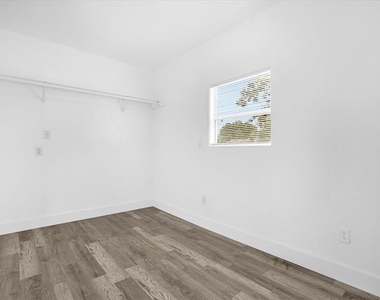 1730 Avenue C Ne - Photo Thumbnail 20