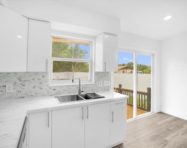 1730 Avenue C Ne - Photo Thumbnail 5