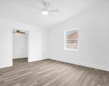 1730 Avenue C Ne - Photo Thumbnail 13