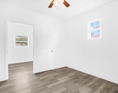 1730 Avenue C Ne - Photo Thumbnail 17