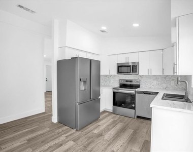 1730 Avenue C Ne - Photo Thumbnail 3