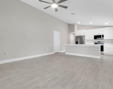 889 Dunbar Street - Photo Thumbnail 5