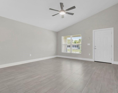 889 Dunbar Street - Photo Thumbnail 1
