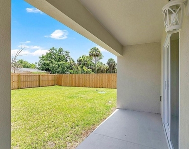889 Dunbar Street - Photo Thumbnail 16