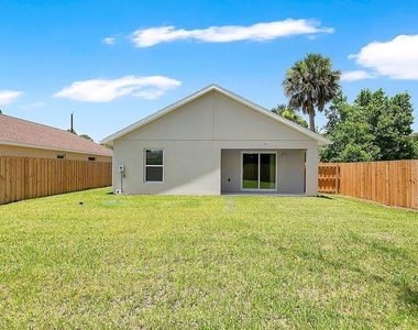 889 Dunbar Street - Photo Thumbnail 18
