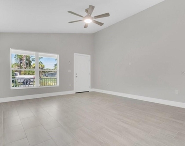 889 Dunbar Street - Photo Thumbnail 6