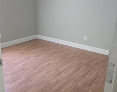 202 Chadworth Drive - Photo Thumbnail 7