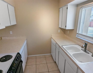 1000 Lake Of The Woods Boulevard - Photo Thumbnail 7