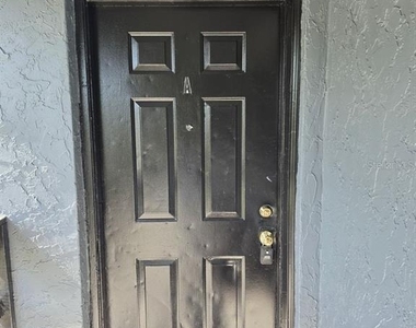 2526 S Oak Avenue - Photo Thumbnail 1