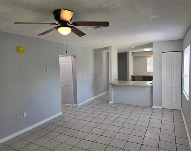 2526 S Oak Avenue - Photo Thumbnail 4