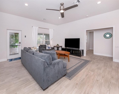 886 Euclid Road - Photo Thumbnail 5
