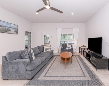 886 Euclid Road - Photo Thumbnail 7