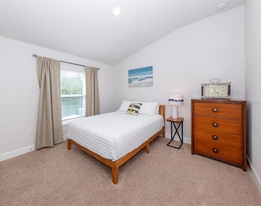 886 Euclid Road - Photo Thumbnail 24