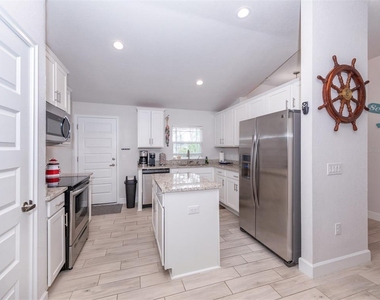 886 Euclid Road - Photo Thumbnail 12