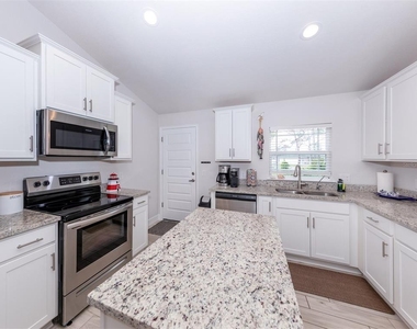 886 Euclid Road - Photo Thumbnail 14