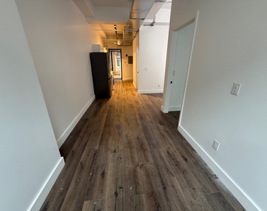 255 West 36th Street - Photo Thumbnail 3