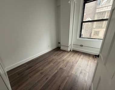 255 West 36th Street - Photo Thumbnail 4
