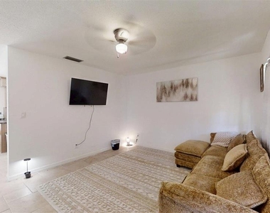 3740 Ne 5th Street - Photo Thumbnail 3
