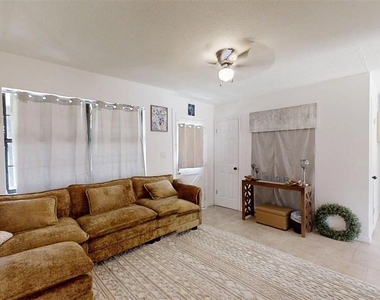 3740 Ne 5th Street - Photo Thumbnail 4
