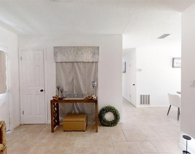 3740 Ne 5th Street - Photo Thumbnail 5