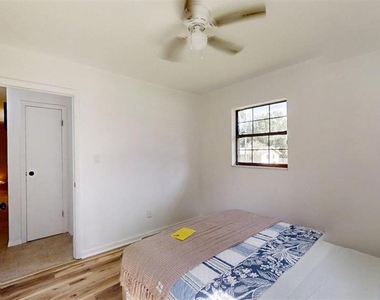 3740 Ne 5th Street - Photo Thumbnail 13