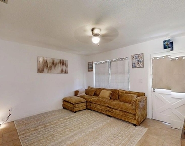 3740 Ne 5th Street - Photo Thumbnail 6
