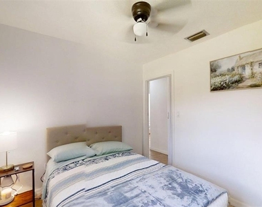 3740 Ne 5th Street - Photo Thumbnail 9