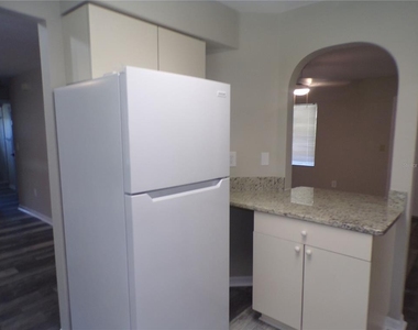 1088 Melville Road - Photo Thumbnail 4