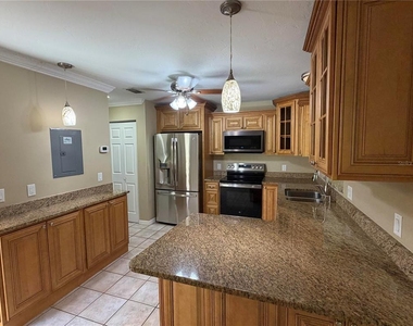 3413 51st Avenue Circle W - Photo Thumbnail 3